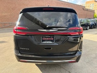 2023 CHRYSLER PACIFICA TOURING -BLACK ON BLACK LEATHER INTERIOR / ALLOY WHEELS / POWER SLIDING DOORS... (image 3)