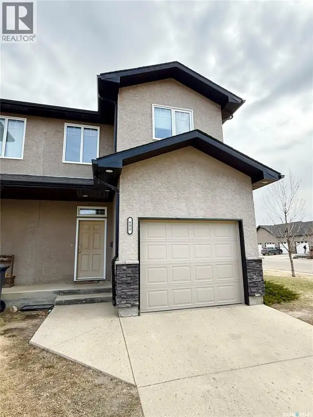 602 Barber CRESCENT Weyburn, Saskatchewan in Condos for Sale in Regina - Image 2