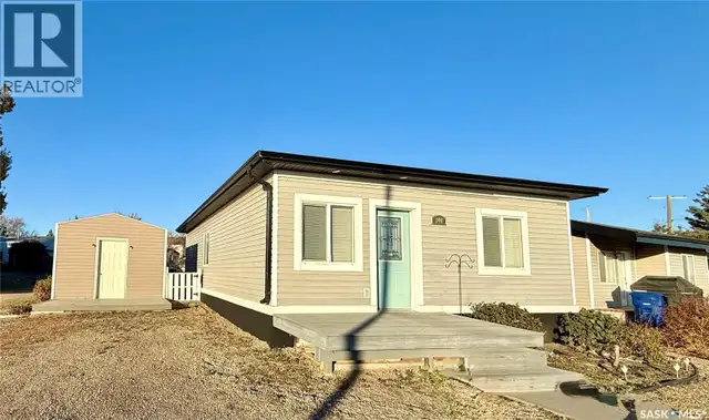 106 7th STREET W Kindersley, Saskatchewan in Houses for Sale in Saskatoon - Image 2