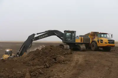 2011 John Deere 350G, View more