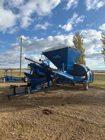 2018 1020 Neeralta Grain Bagger with swing auger Interested? Call us at 1-866-497-5338, or text us a...