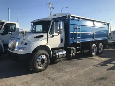 Stock #: V281919 Tandem Axle Grain Truck, Cummins L9 engine (300) HP, Allison (Auto) transmission (6...