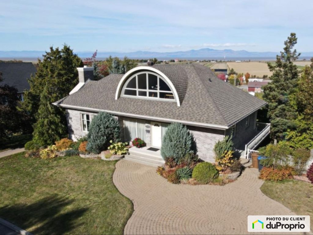 $545,000 - 2 Storey for sale in La Pocatiere — photo 1