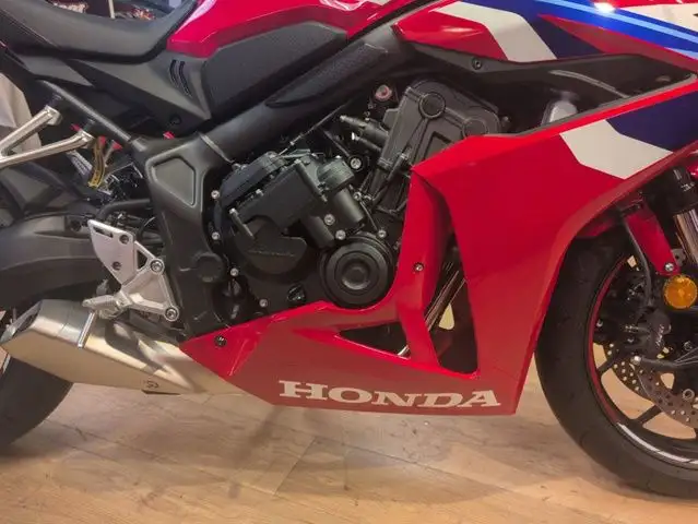 2026 Honda CBR650R E-Clutch ABS in Street, Cruisers & Choppers in Calgary - Image 4