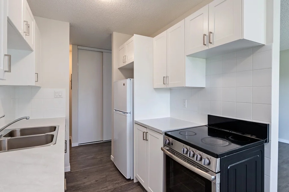 Affordable Apartments for Rent - Berkeley Square - Apartment for 4