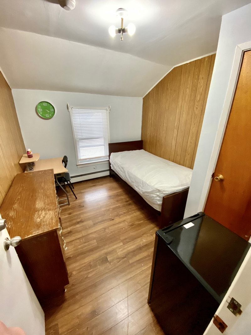 Feb 1st STUDENTS ALL IN, CLEAN & QUIET ROOM DOWNTOWN SYDNEY Room