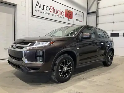 Le Mitsubishi RVR 2020 version SE AWD MAGS CAMERA RECUL CRUISE A/C usagé offert chez AutoStudio 72 à...