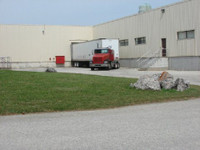 WAREHOUSE FOR LEASE FOR DISTRIBUTION 2 DOCKS