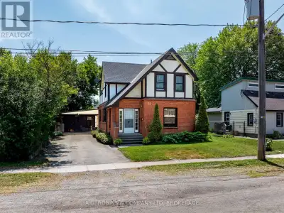 *AFFORDABLE LARGE FAMILY HOME SEEKS VISIONARY FAMILY!!!* This 1920's Tudor style home has 1943 sq ft...