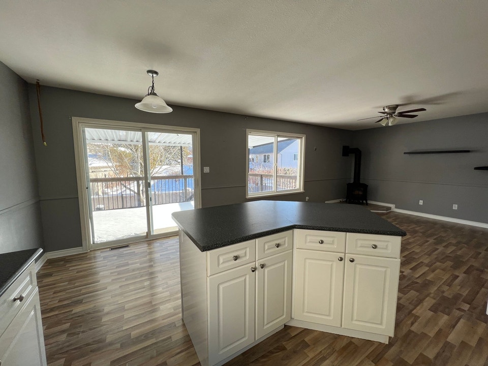 3 Bedroom Upper in McKinley Heights! 4