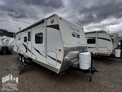 2011 Creekside 26BKS A practical and comfortable travel trailer built for easy family getaways with...