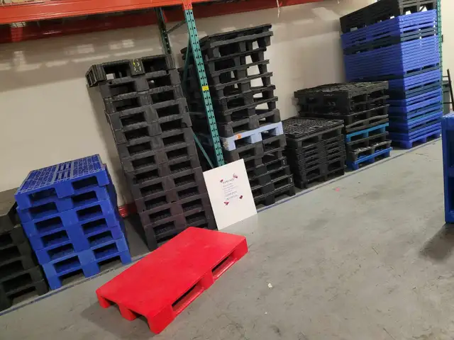 we have wooden or plastic pallets in door use outdoor use 48x40+ in Outdoor Tools & Storage in Mississauga / Peel Region - Image 7