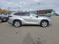 Experience impressive efficiency and capable handling with this 2020 Toyota Highlander Hybrid LE. It... (image 2)