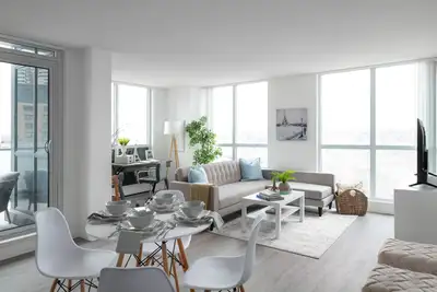 This chic 1 bed, 1 bath unit provides a perfect space for young professionals or couples seeking a v...
