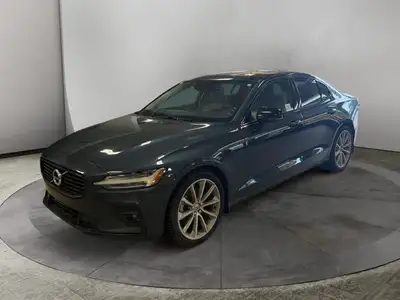 This Volvo S60 delivers a Intercooled Turbo Gas/Electric I-4 2.0 L/120 engine powering this Automati...