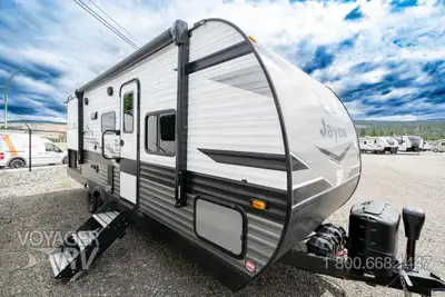 Located in Winfield, BC Call or Text 250-766-4607 Voyager RV Centre 1-800-668-1447 Single Slide w/To...