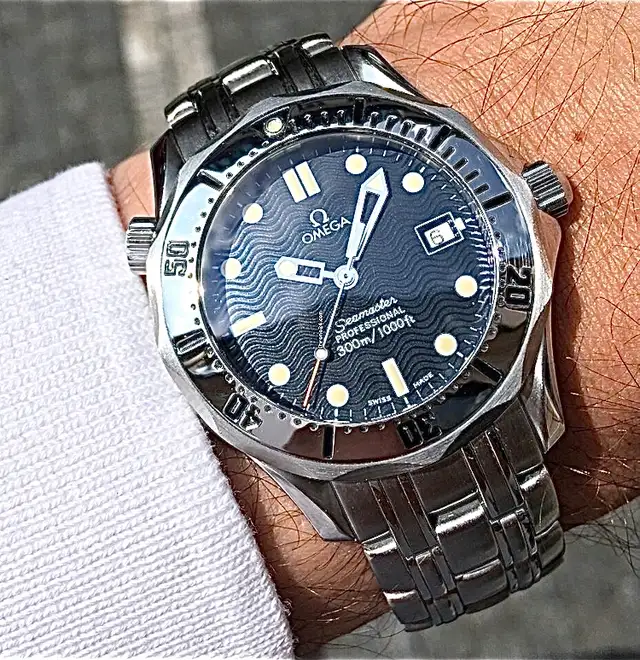 OMEGA SEAMASTER DIVER 300M QUARTZ 36.25MM WATCH • James Bond 007 in Jewellery & Watches in Saint John - Image 3