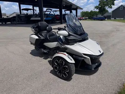 2021 CAN AM SPYDER RT LTD WITH 31,570 KM - READY FOR YOUR NEXT ADVENTURE! $25,999 + HST & LICENSING...