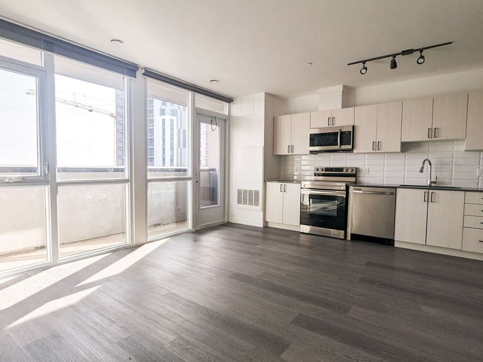 2+DEN DOWNTOWN KITCHENER AT MARKET FLATS 2