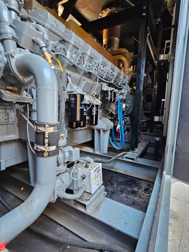 1600 KW 600 V HEAVY DUTY DIESEL GENERATOR  ENCLOSED ON TANK in Heavy Equipment in City of Montréal - Image 12