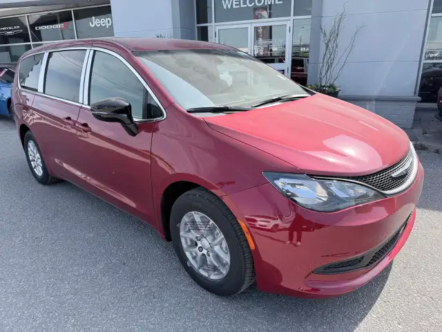 2027 Chrysler Grand Caravan SXT in Cars & Trucks in Markham / York Region - Image 9