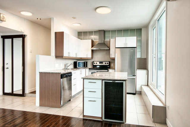 One bedroom Penthouse near Concordia - ID 2605 in Long Term Rentals in City of Montréal - Image 2