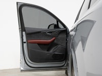 This 2021 Audi SQ7 4.0T Premium Plus is a local Ontario vehicle with a clean Carfax report. Featurin... (image 8)