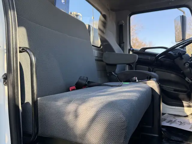 2015 Hino 358 22 Foot Dump Flatdeck with Amco Veba Crane and Air in Heavy Trucks in Regina - Image 36