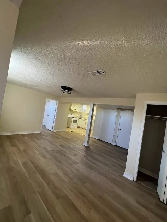 1 bedroom walkout basement for rent in Bradford in Long Term Rentals in Markham / York Region - Image 5