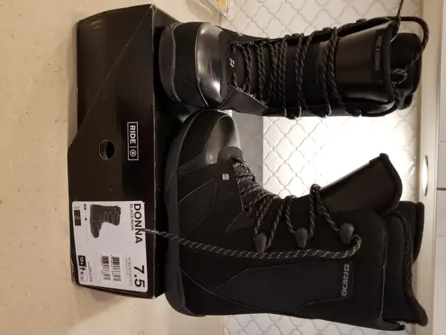 Botte de snow unisexe, 7.5 in Snowboard in Saguenay - Image 2