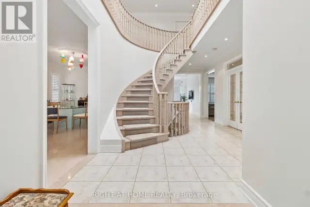 35 Palace Court Richmond Hill (Doncrest), Ontario, photo 2 of 4