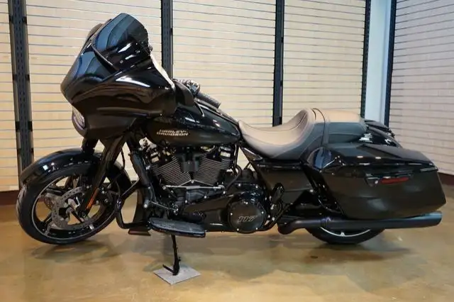 2025 Harley-Davidson FLHX - Street Glide in Sport Touring in Lethbridge - Image 9