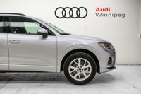 DEMO with under 6,000 KM!!! Get noticed in this gorgeous Florett Silver Metallic SUV! Treat yourself... (image 4)