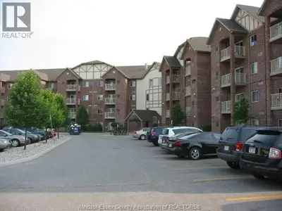 Great location! 2 Bedroom, 2 Bathroom Condo. This condo is loaded with upgrades. Refinished bathroom...