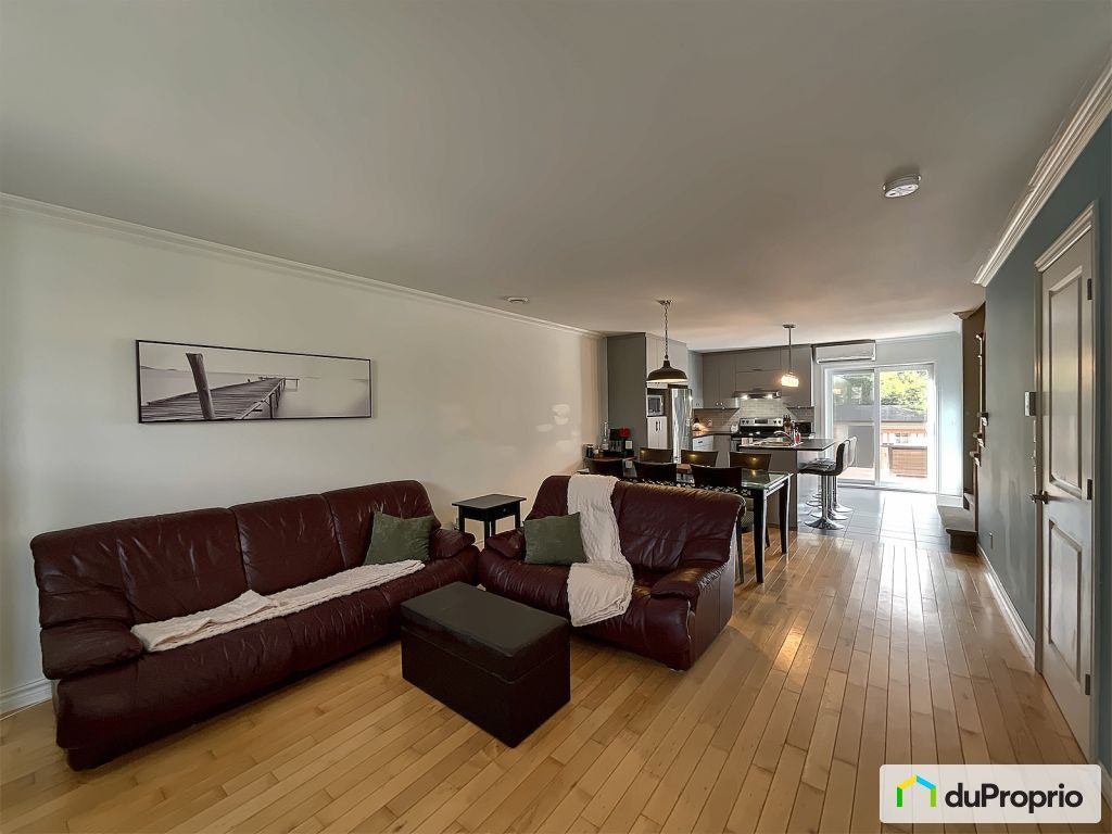 $384,650 - Townhouse for sale in Sherbrooke (Jacques-Cartier) — photo 2