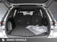 This Jeep Grand Cherokee delivers a Regular Unleaded V-6 3.6 L/220 engine powering this Automatic tr... (image 6)
