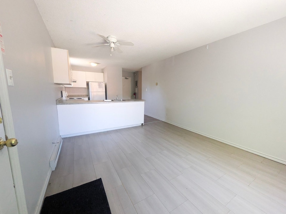 32 Noecker St 2