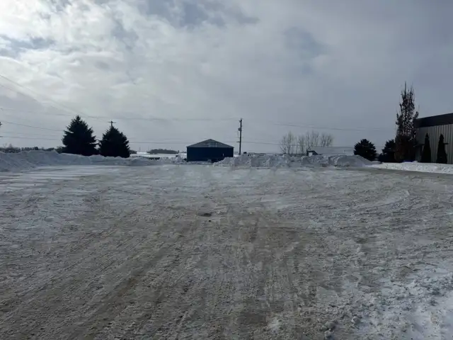 Snow Removal Service- Commercial/Residential/Industrial Plowing in Snow Removal & Property Maintenance in London - Image 16