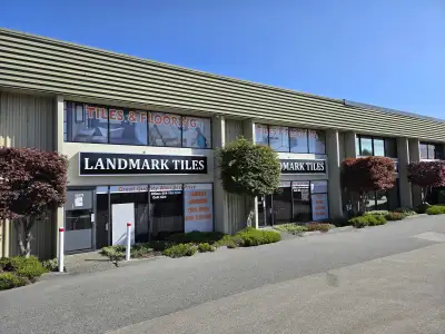 Looking for the perfect warehouse in a central location? This versatile space offers high ceilings,...