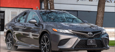 2022 camry se upgraded with sunroof and wireless charging