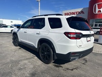 This exceptional 2025 Honda Pilot Black Edition, boasting a stunning PLATINUM WHITE PEA exterior and... (image 6)