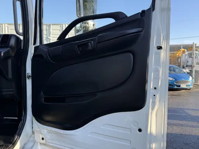 2015 Hino 358 22 Foot Dump Flatdeck with Amco Veba Crane and Air in Heavy Trucks in Regina - Image 34