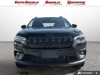 Clean CARFAx No Accidents, 3.517 Axle Ratio, 4 & 7-Pin Wiring Harness, Advanced Safety Group, Air Co... (image 1)