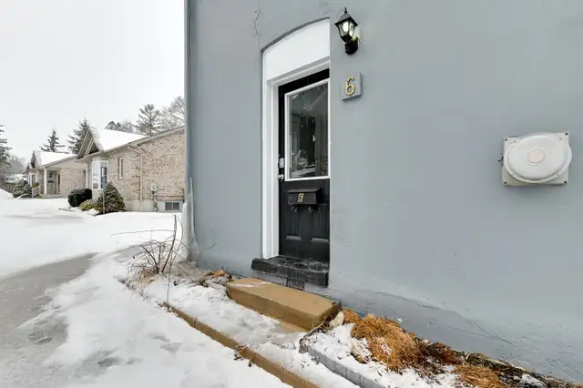 1 Bed / 1 Bath Main Floor Apartment for Rent in London, ON: $1,1 in Long Term Rentals in London - Image 3