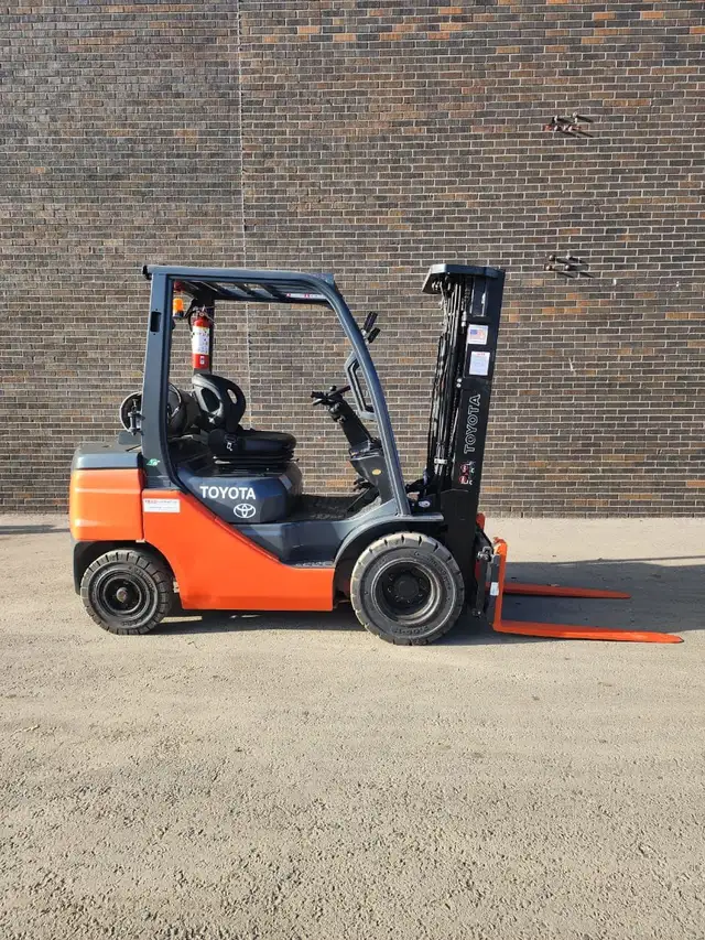 2022 Toyota 5000lbs cap Outdoor Forklift 3 stage w Side-Shift in Heavy Equipment in Mississauga / Peel Region - Image 3