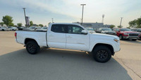 This Toyota Tacoma has a powerful Regular Unleaded V-6 3.5 L/211 engine powering this Automatic tran... (image 3)