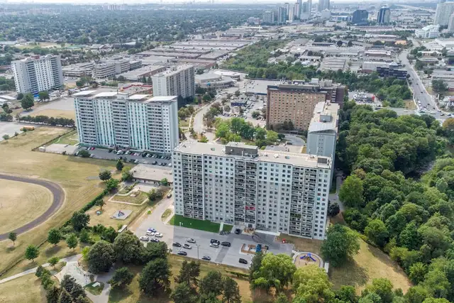 30 Tuxedo Court Apartments - 3 Bedroom available at 30 Tuxedo Co in Long Term Rentals in City of Toronto - Image 2