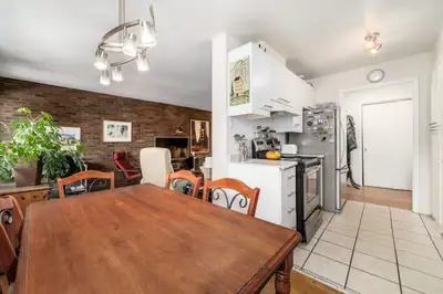 Appartement 5 et demi situé dans un complexe immobilier localisé à Ste-Foy à proximité de l'Universi...
