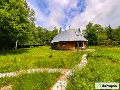 Vous rêvez d'un havre de paix loin du chaos? Voici la maison qu'il vous faut! Superbe maison située...