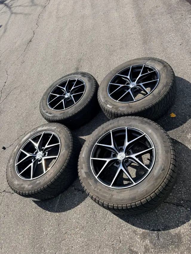 225/65/17 toyota rav4 venza 5x114.3 pirelli winters in Tires & Rims in Mississauga / Peel Region - Image 4